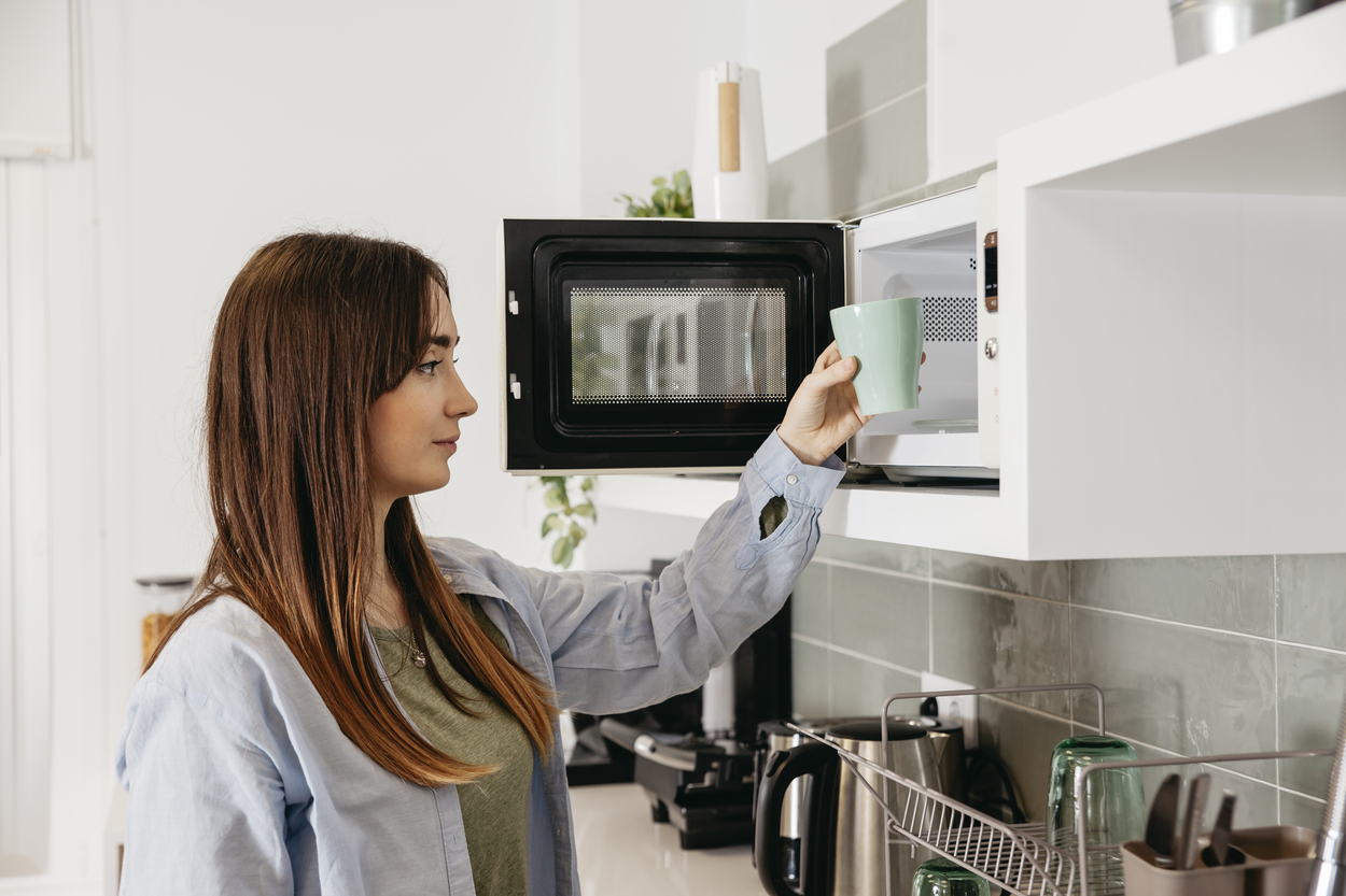 5 Makanan yang Sebaiknya Tidak Dihangatkan Ulang di Microwave