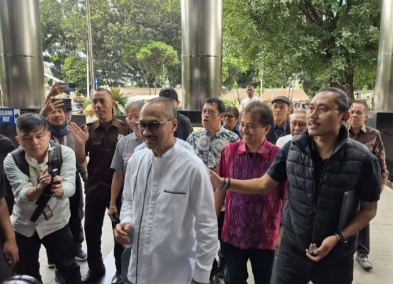 Abraham Samad Cs Laporkan Dugaan Korupsi Pagar Laut ke KPK