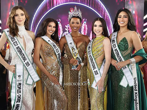 Alexie Mae Brooks Cetak Sejarah! Atlet-Model Filipina Menangi Mahkota Miss Eco International 2025 di Mesir
