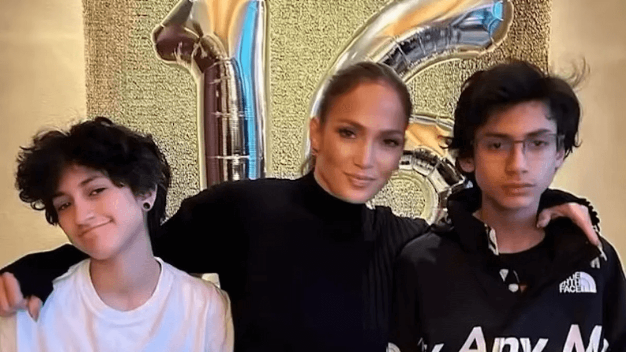 Nyesek Banget! Jennifer Lopez Ungkap Momen Berat Bareng Anak Kembar: 