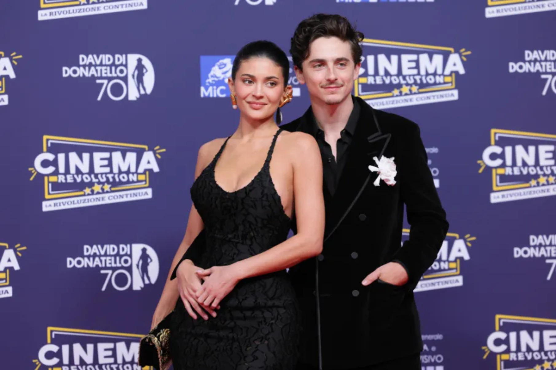 Timothée Chalamet Terima Penghargaan di Italia, Kenang Peran Besar Luca Guadagnino dalam Kariernya