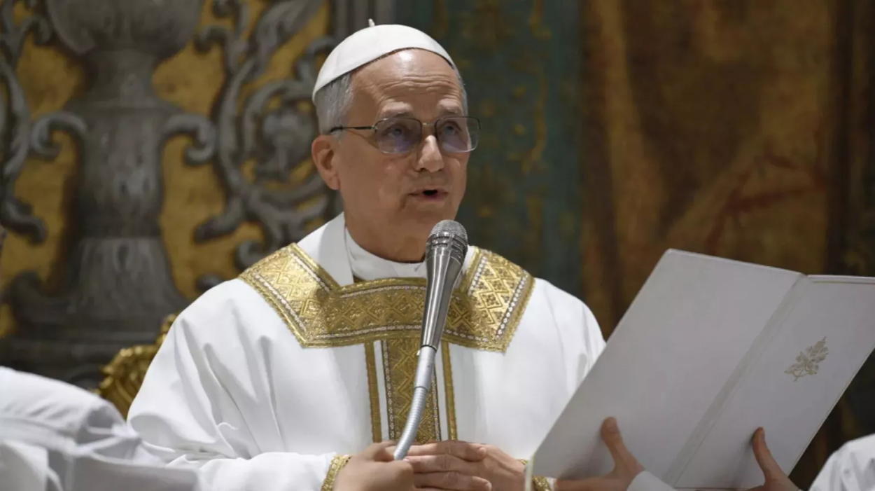 Paus Leo Pimpin Misa Pertama Sebagai Paus, Harap Gereja Jadi Cahaya di Dunia