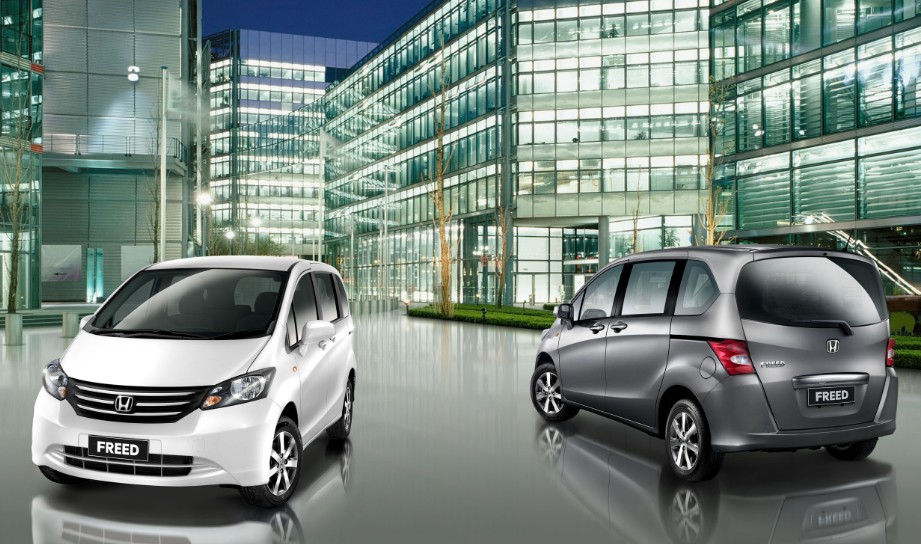 Harga Mobil Bekas Murah! Honda Freed vs Toyota Sienta, Pilih yang Mana Buat Keluarga?