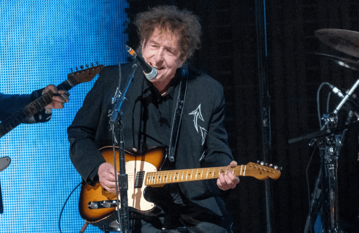 Bob Dylan Bikin Kejutan dengan 