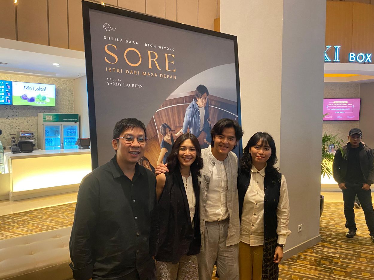 Bakal Tayang 10 Juli 2025, Film "Sore Istri dari Masa Depan" Dibintangi Dion Wiyoko dan Sheila Dara