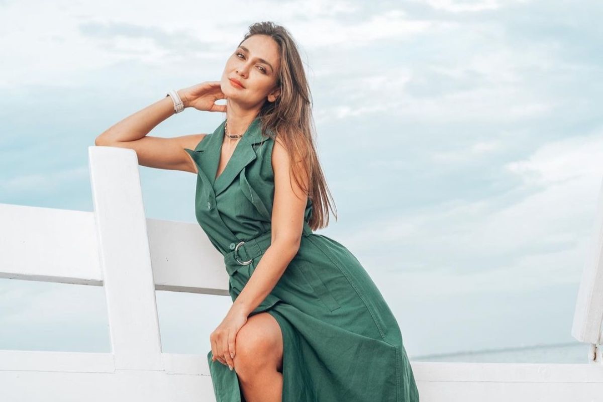Luna Maya Ngaku Stres Main Film Ini: 'Susah Nggak Ketawa, Script-nya Kacau Balau!
