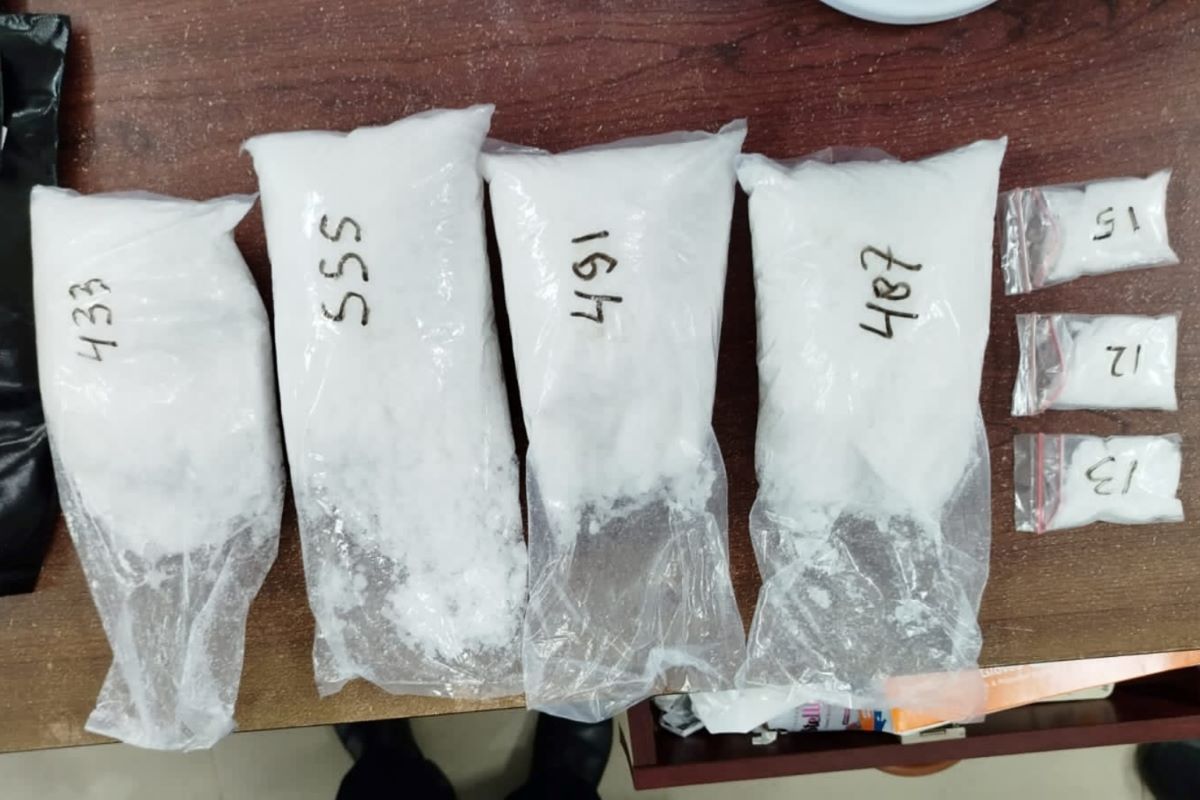 Geger! Pria Muda Ditangkap di Depok Bawa 5,6 Kg Sabu dan 5.000 Ekstasi, Mau Jadi Escobar?