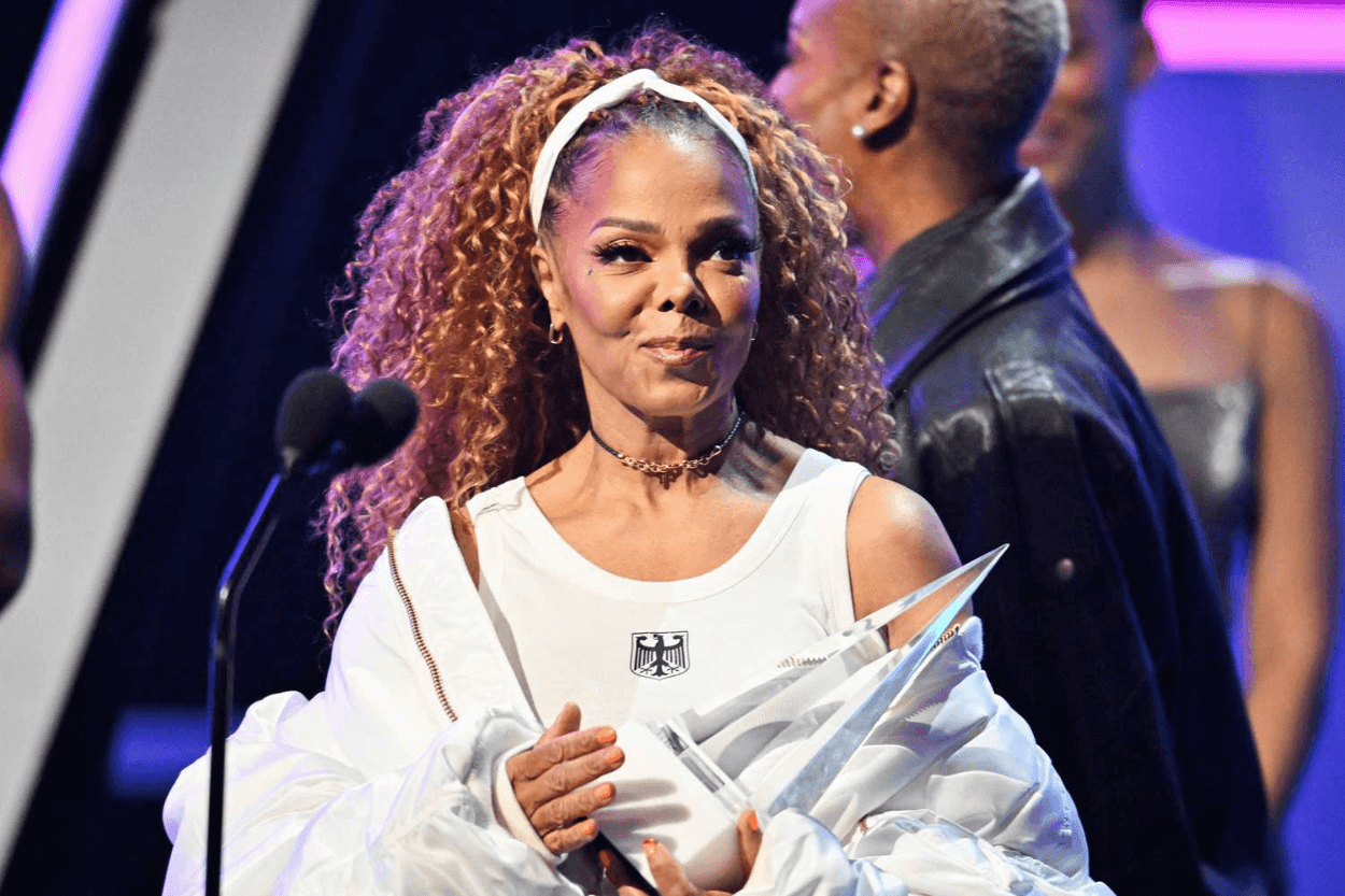 Janet Jackson Ungkap Rasa Terhormat Terima Penghargaan Icon di American Music Awards 2025
