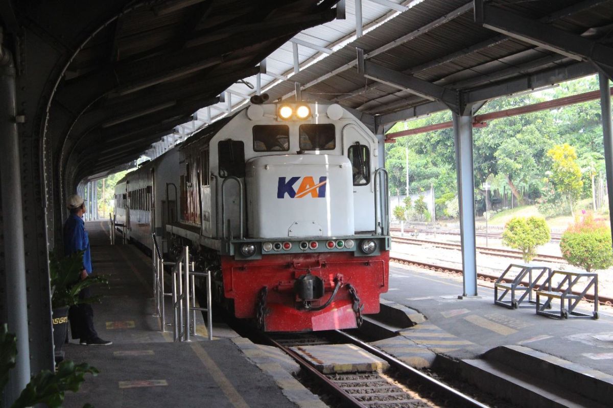 Warga Lansia Wajib Tahu! Ini Cara Dapet Diskon Tiket Kereta 20 Persen Seumur Hidup