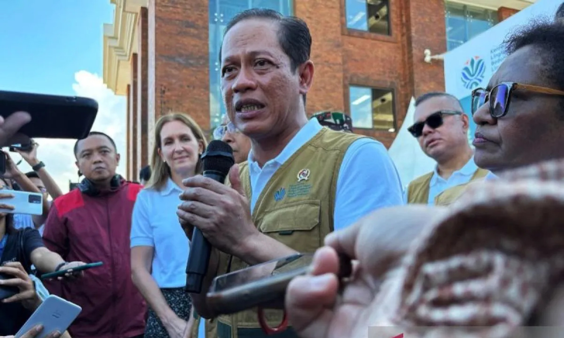 Menteri Lingkungan Hidup Akan Tinjau dan Tindak Lanjuti Aktivitas Tambang Nikel di Raja Ampat