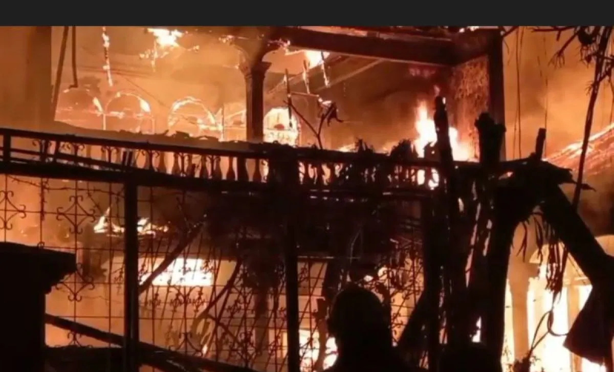 Kebakaran di Kramat Jati Lahap Rumah dan 3 Kios, Diduga Akibat Kabel Semrawut