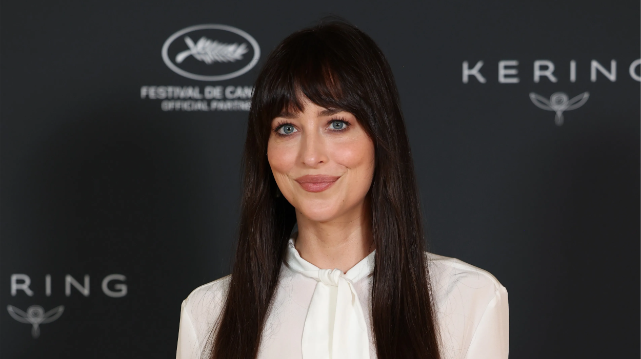 Dakota Johnson Sebut Hollywood Kini Berantakan Gara-Gara Terlalu Banyak Remake