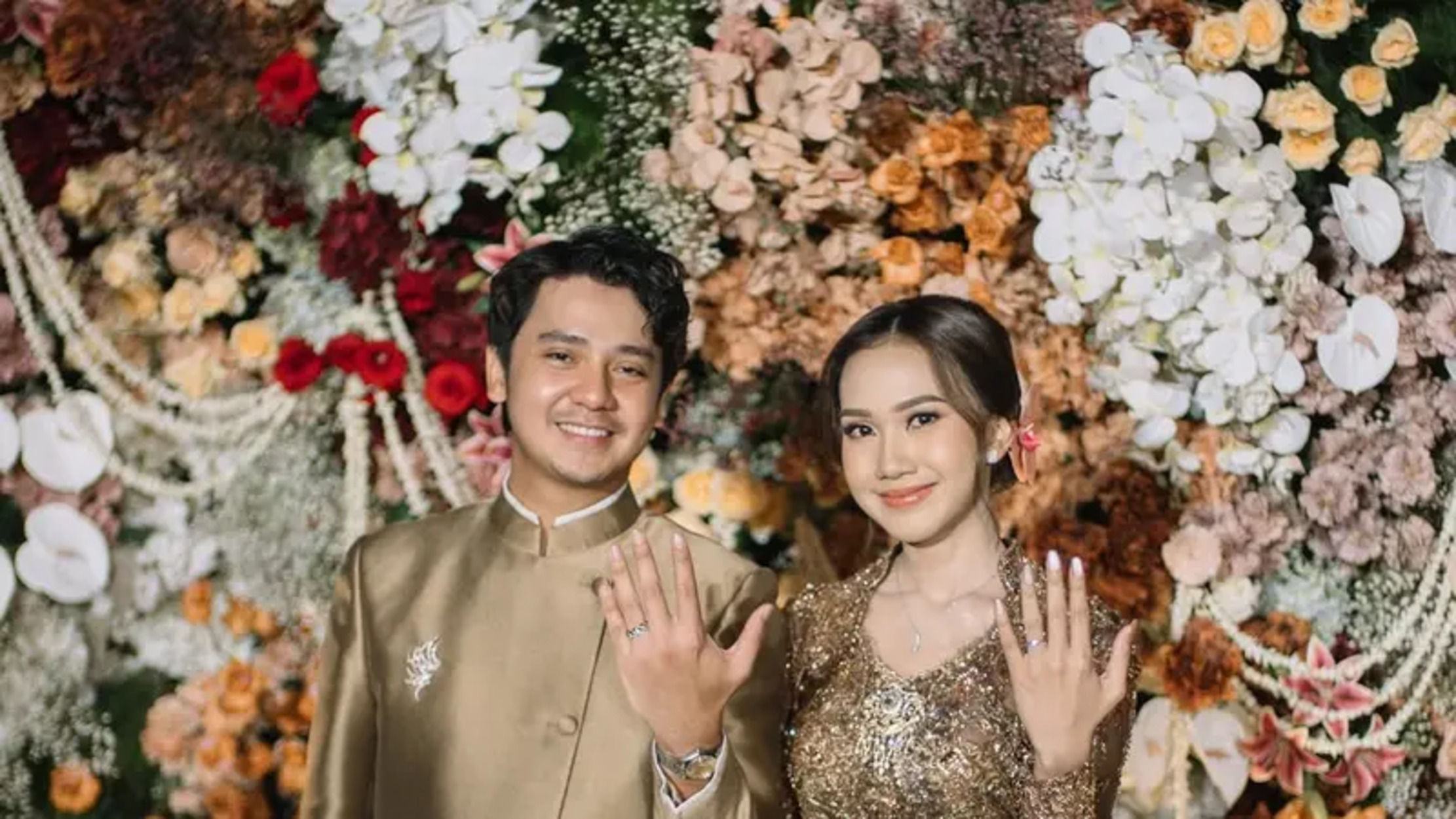 Setelah 4 Tahun Pacaran, Arbani Yasiz dan Raissa Ramadhani Resmi Tunangan! Momen Romantis Ini Bikin Netizen Baper Maksimal