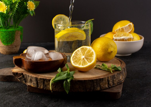 Efek Minum Air Lemon Saat Perut Kosong, Bikin Sehat atau Asam Lambung Naik? Cek Faktanya!
