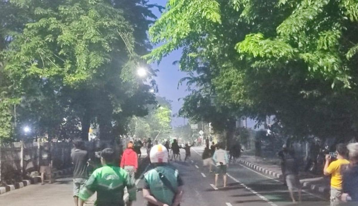 Tawuran Berdarah di Pintu Tol Kebon Nanas! Remaja 18 Tahun Tewas, Polisi Temukan Bercak Darah di Lokasi