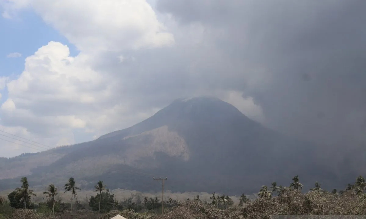 Aktivitas Gunung Lewotobi Laki-Laki Masih Tinggi, Status Level IV 'Awas' Ditetapkan