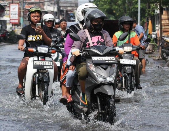 Motor Kena Banjir? Ini Cara Aman Menyelamatkan Mesin Sebelum Terlanjur Rusak!