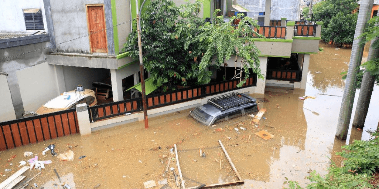 Banjir 150 Cm Rendam Ciledug Indah, Warga Panik hingga Jalan Hasyim Ashari Lumpuh