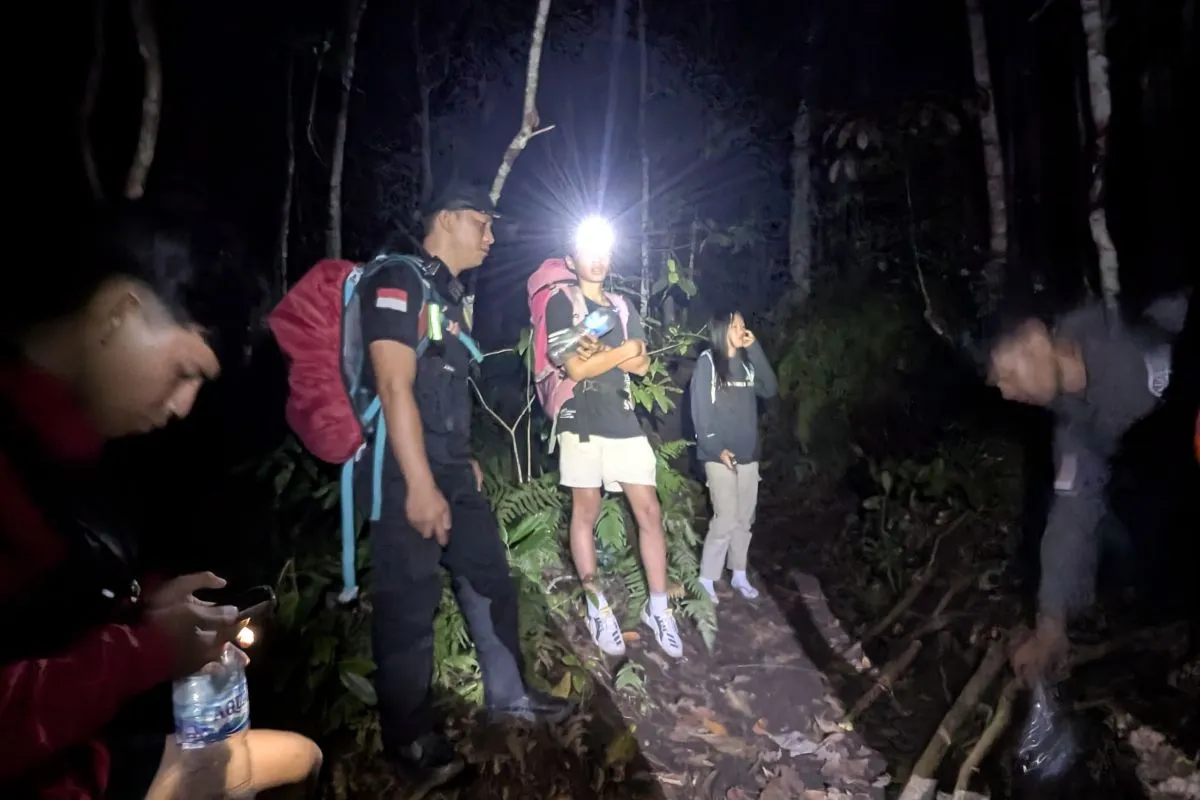 Gadis 16 Tahun Pingsan di Gunung Klabat! Tim SAR Berjuang Tengah Malam Lakukan Evakuasi Dramatis