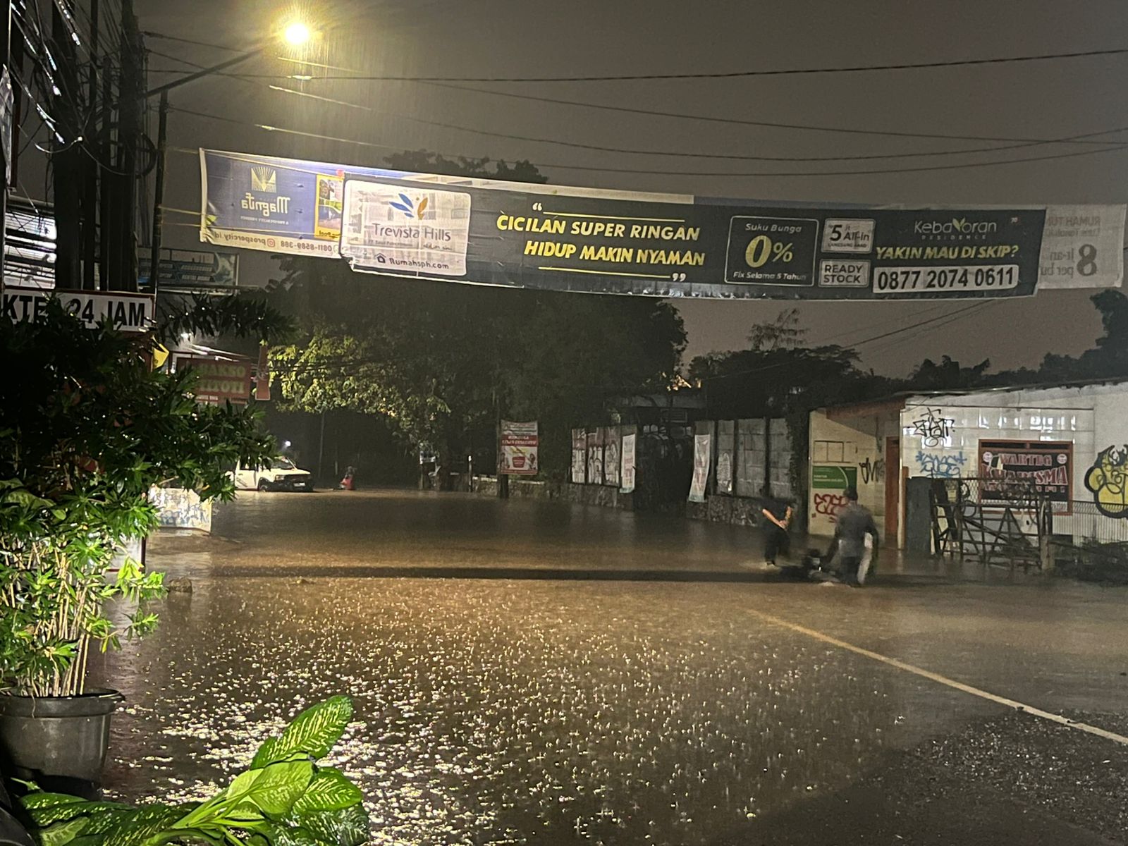 Tangsel Dikepung Banjir! Ini Daftar Lokasi Terparah, Ada yang Tergenang Sampai 130 Cm