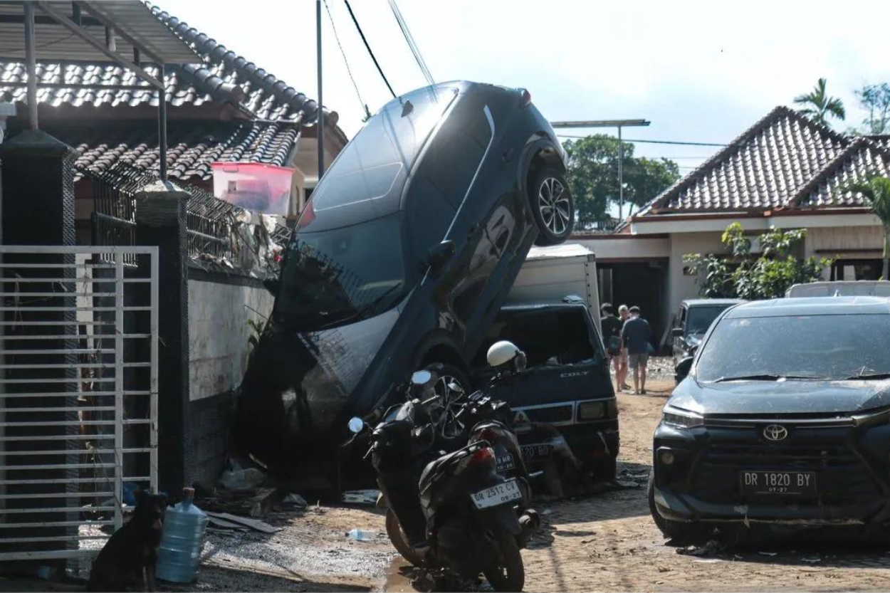 Update Banjir Mataram: 30 Ribu Lebih Warga Harus Tinggalkan Rumah!