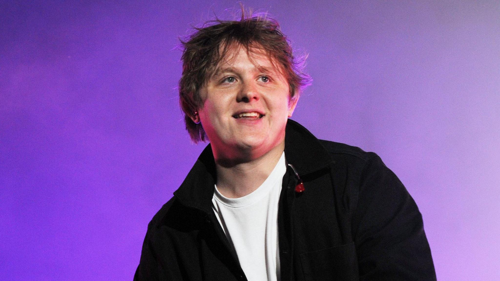 Comeback Mengejutkan! Lewis Capaldi Siap Rilis Lagu Baru Setelah Vakum 2 Tahun, Bocorkan Rencana EP dan Album