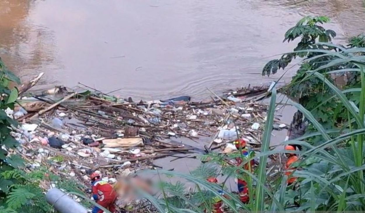 Ngeri! Mayat Tanpa Kepala Ditemukan di Kali Ciliwung Kawasan Pancoran