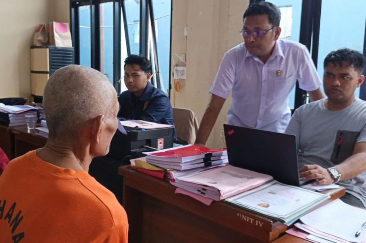Seorang Pria Lanjut Usia Diringkus Polisi Gegara Lakukan Tindak Asusila ke Anak Kandung