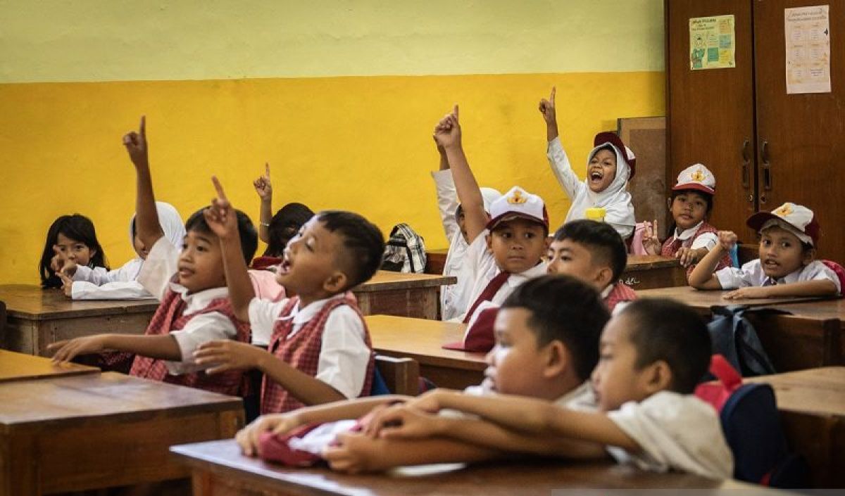 Bupati Bangka Tengah Ajak ASN Antar Anak di Hari Pertama Sekolah, Dukung Gerakan Ayah Teladan Nasional