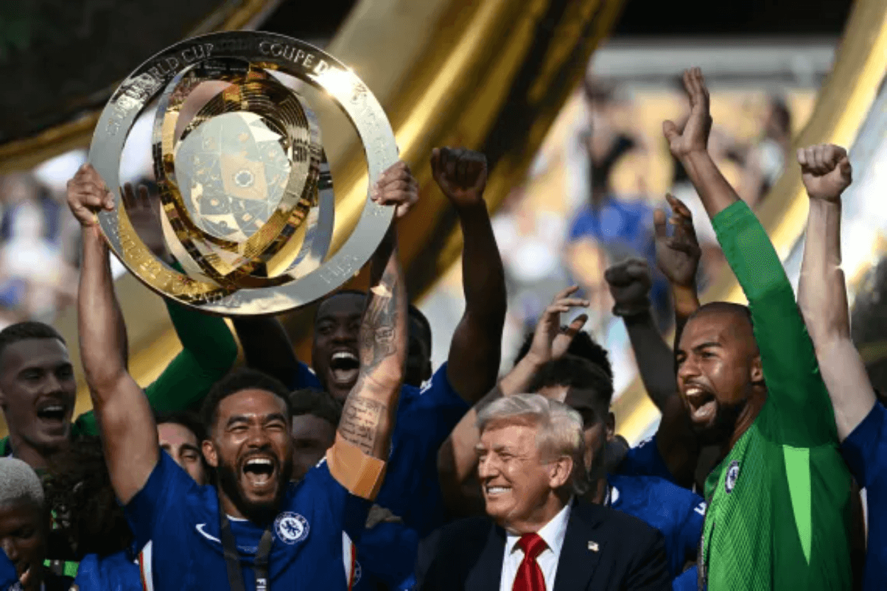Chelsea Angkat Piala Dunia Antar Klub 2025! Tumbangkan PSG 3-0 Tanpa Ampun di Final