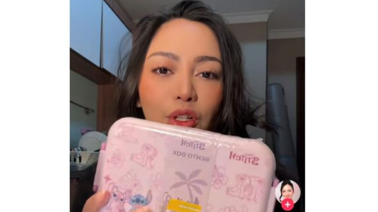 Hari Pertama Sekolah, Rachel Vennya dan Jennifer Tahapary Kompak Sibuk Siapkan Anak