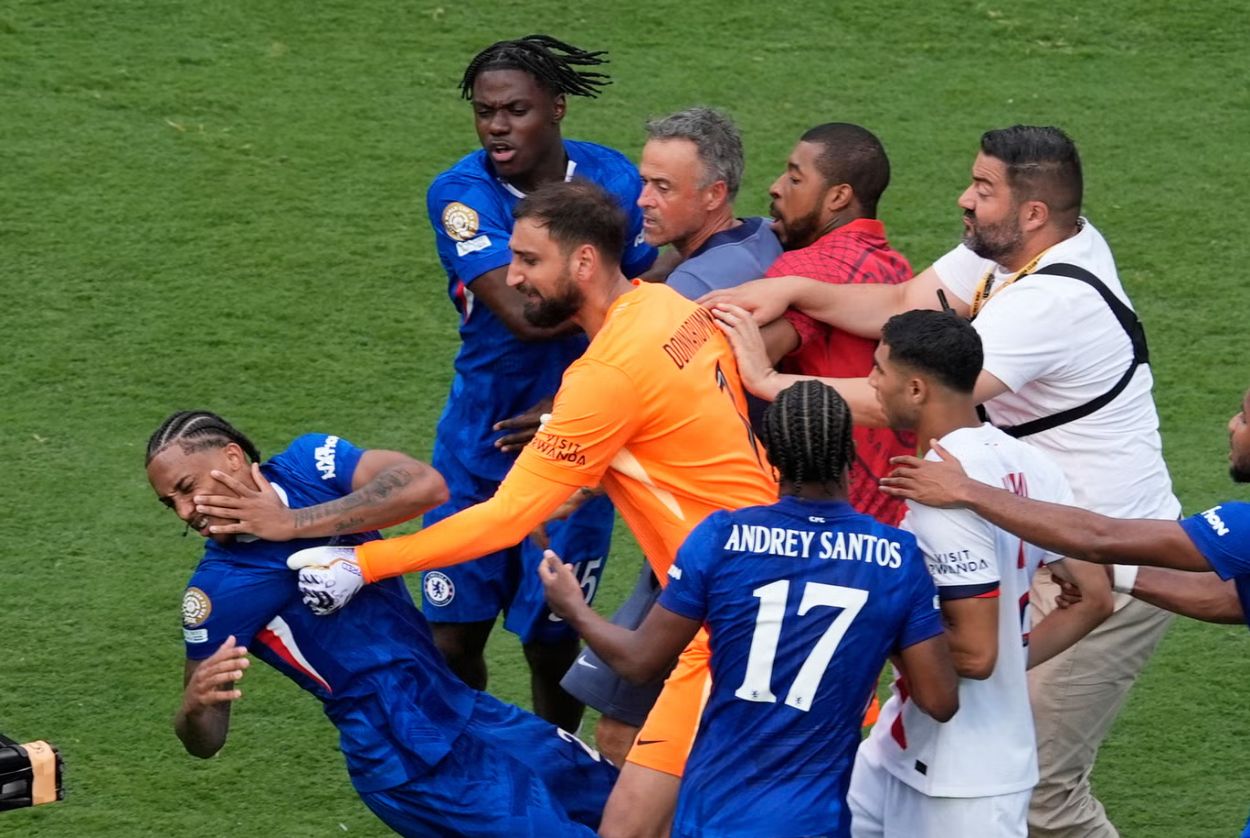 Kronologi Luis Enrique Hantam Joao Pedro Sampai Jatuh Usai Chelsea vs PSG di Final Piala Dunia Antarklub