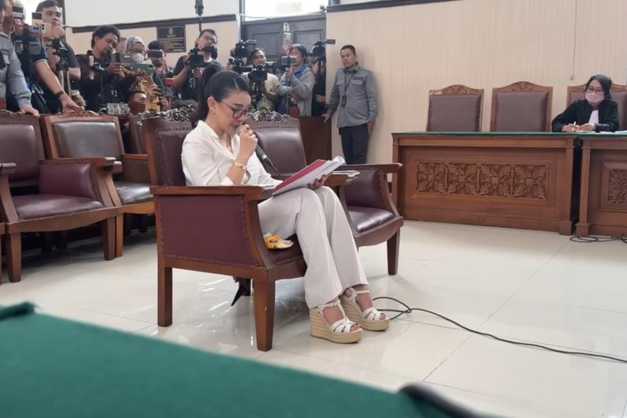 Nikita Mirzani Cabut Gugatan Rp 100 Miliar! Fokus Lawan Kasus Pidana Bareng Asisten