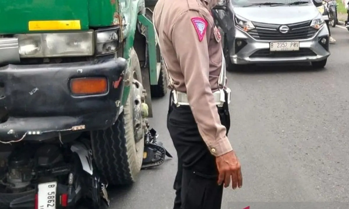 Terlindas Truk Kontainer di Daan Mogot, Pengendara Motor Luka Parah