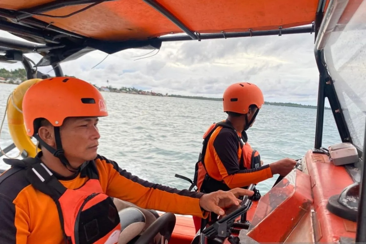 Tragis! Kapal Rombongan DPRD Terbalik di Mentawai, 10 Orang Masih Hilang di Laut