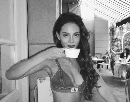 Erika Carlina Umumkan Hamil dan Siap Melahirkan, Netizen Curiga Cuma Settingan Film!