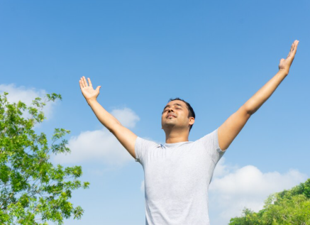 Zodiak yang Paling Jago Bikin Suasana Nyaman Saat Canggung, Kamu Salah Satunya?