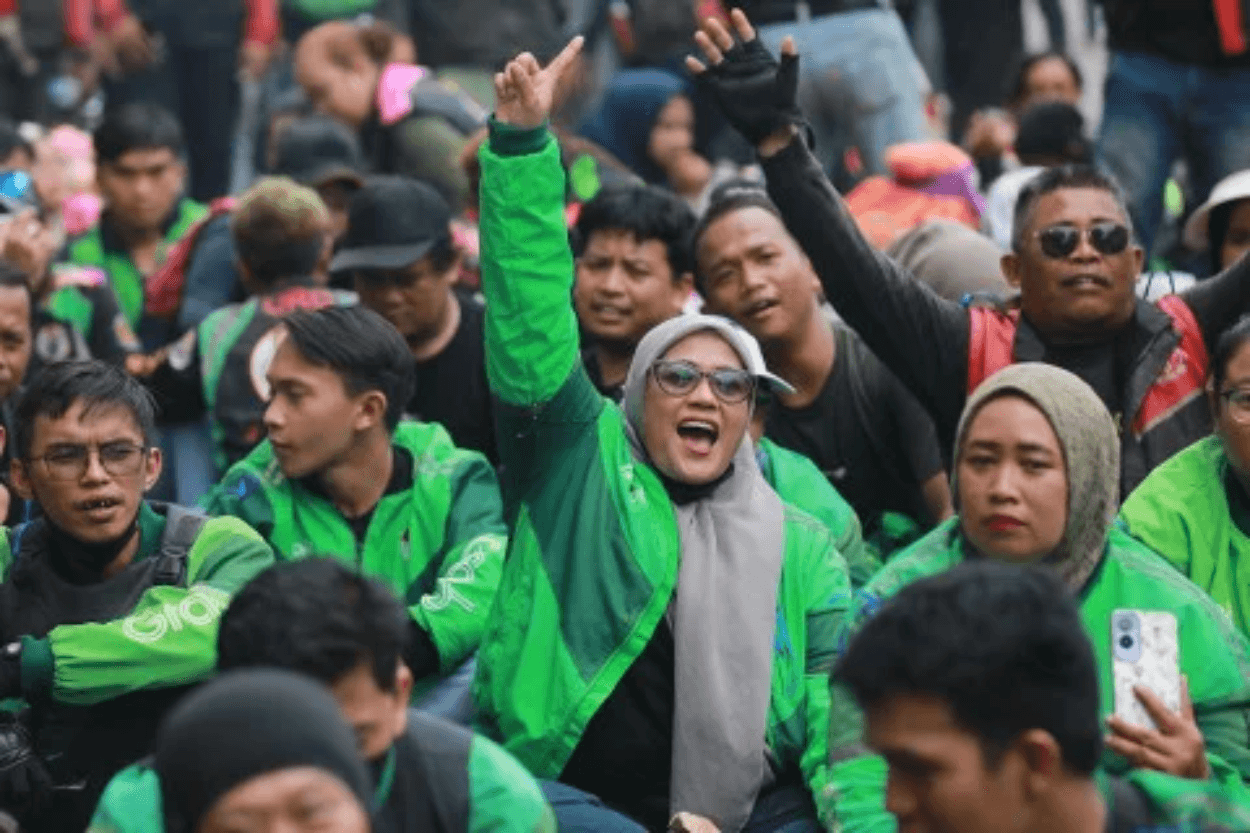 50 Ribu Ojol Kepung Istana, Demo Aksi 217 Tuntut Perubahan Sistem Transportasi Online