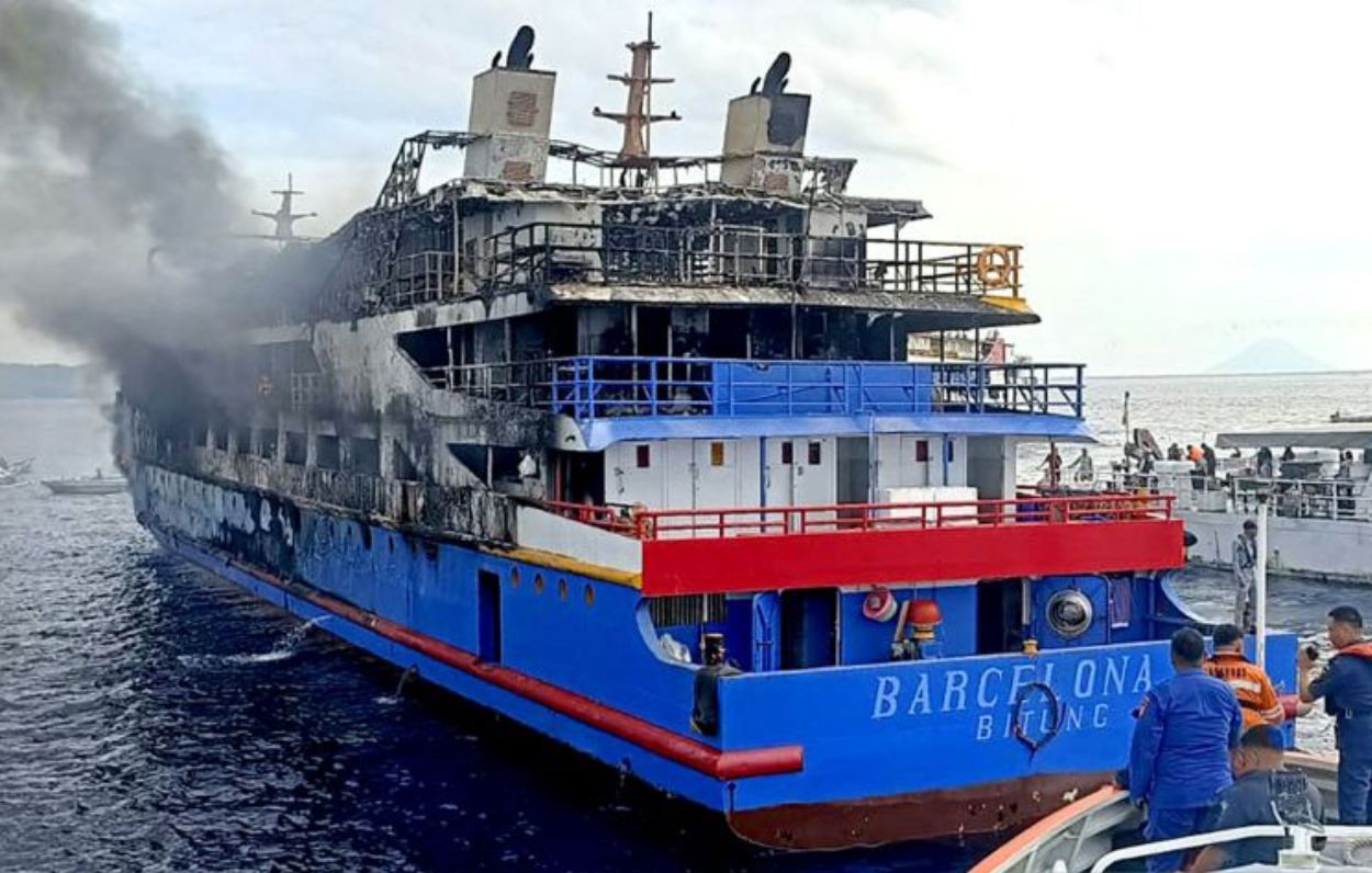 Dugaan Penyebab Kapal KM Barcelona 5 Terbakar di Laut Minahasa Utara
