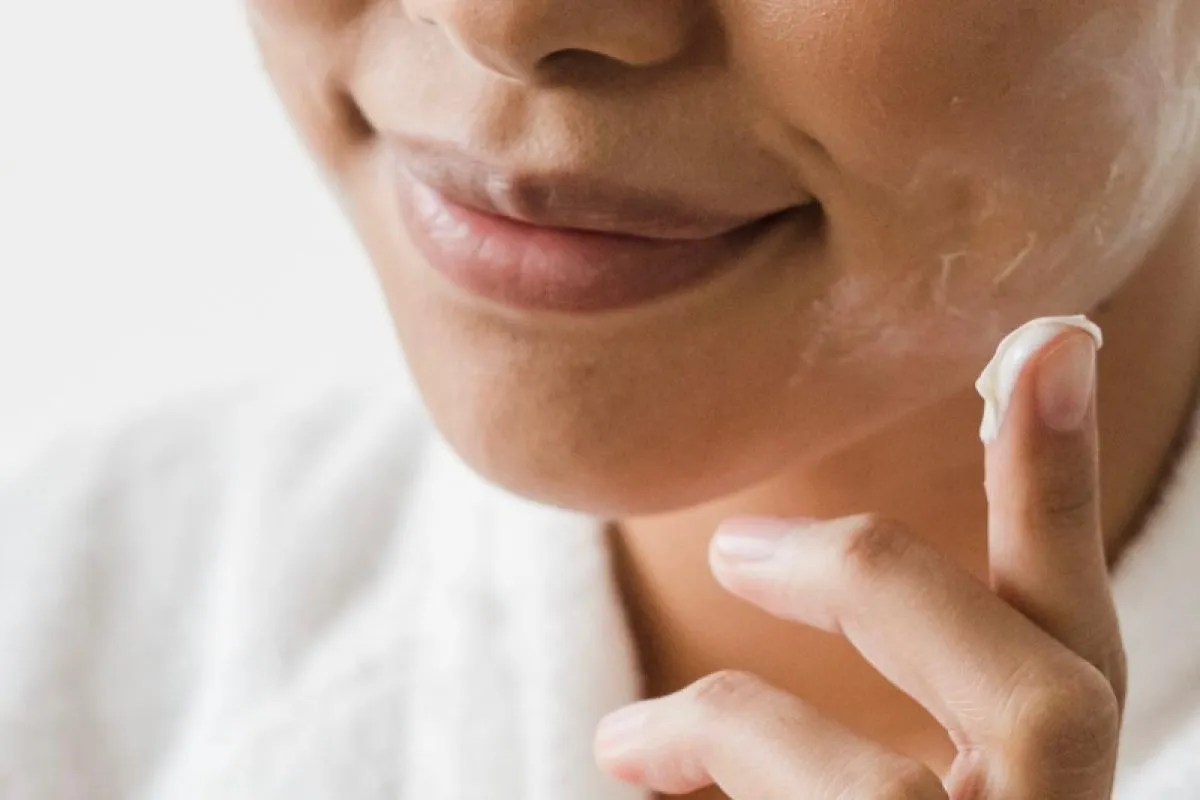 Kulit Berminyak Tetap Butuh Pelembap? Ini Penjelasan Dermatologis UI yang Sering Disalahpahami!