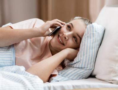 Bahaya Sleep Call! Kebiasaan Romantis Ini Ternyata Bisa Merusak Tidur dan Kesehatan Mental!