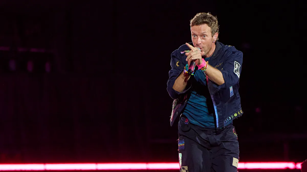 Chris Martin Godain Penonton soal Skandal Kiss Cam, CEO Astronomer Mundur Imbas Viral