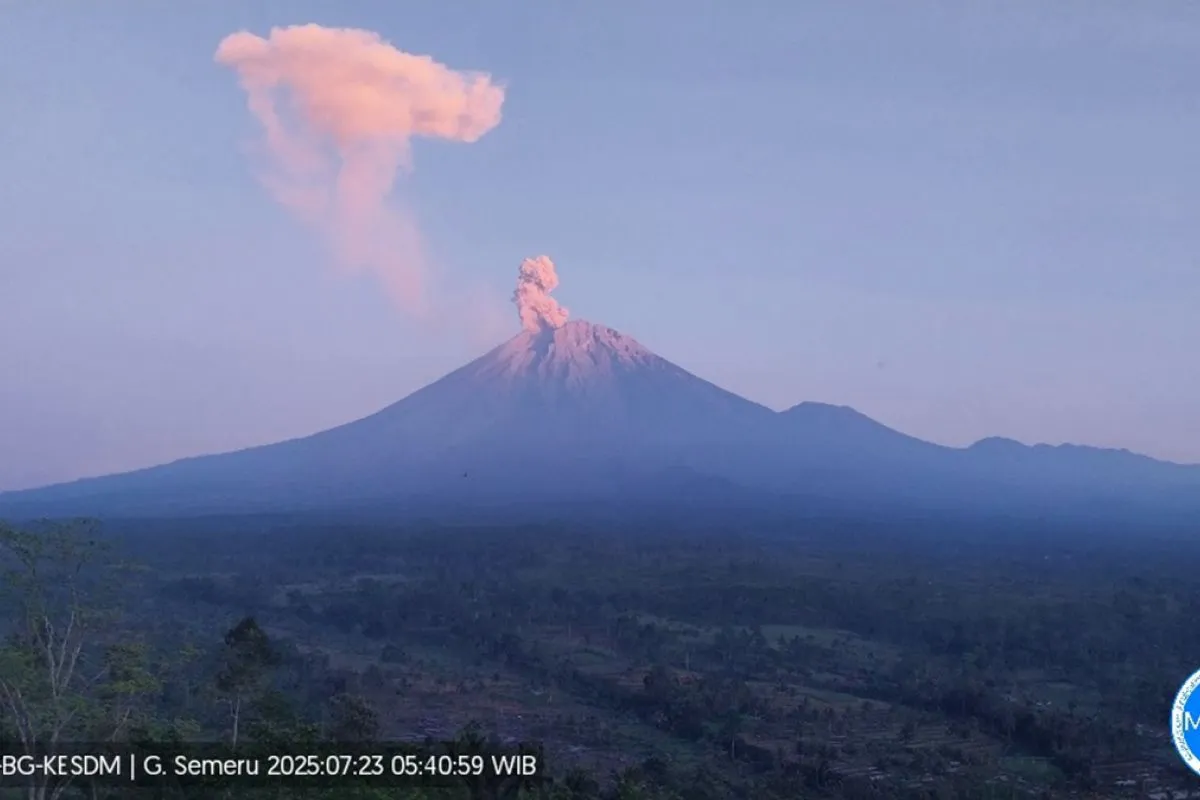 Gunung Semeru Erupsi 5 Kali dalam Semalam! Kolom Abu Capai 1.000 Meter, Warga Diminta Waspada Awan Panas dan Lahar