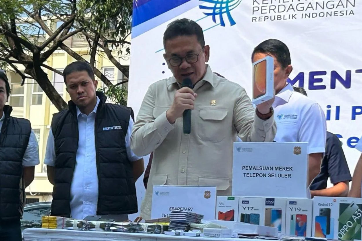 Pabrik Ponsel Ilegal di Cengkareng Dibongkar! Ribuan HP Palsu Senilai Rp 17,6 M Disita