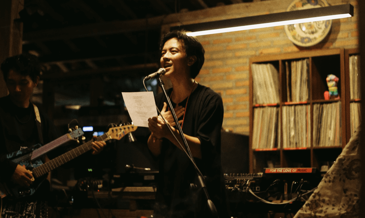 Bisma Karisma Ajak Penonton Mendengar Album Perdana ‘Rihlah’ Lewat Pengalaman Musik yang Penuh Makna