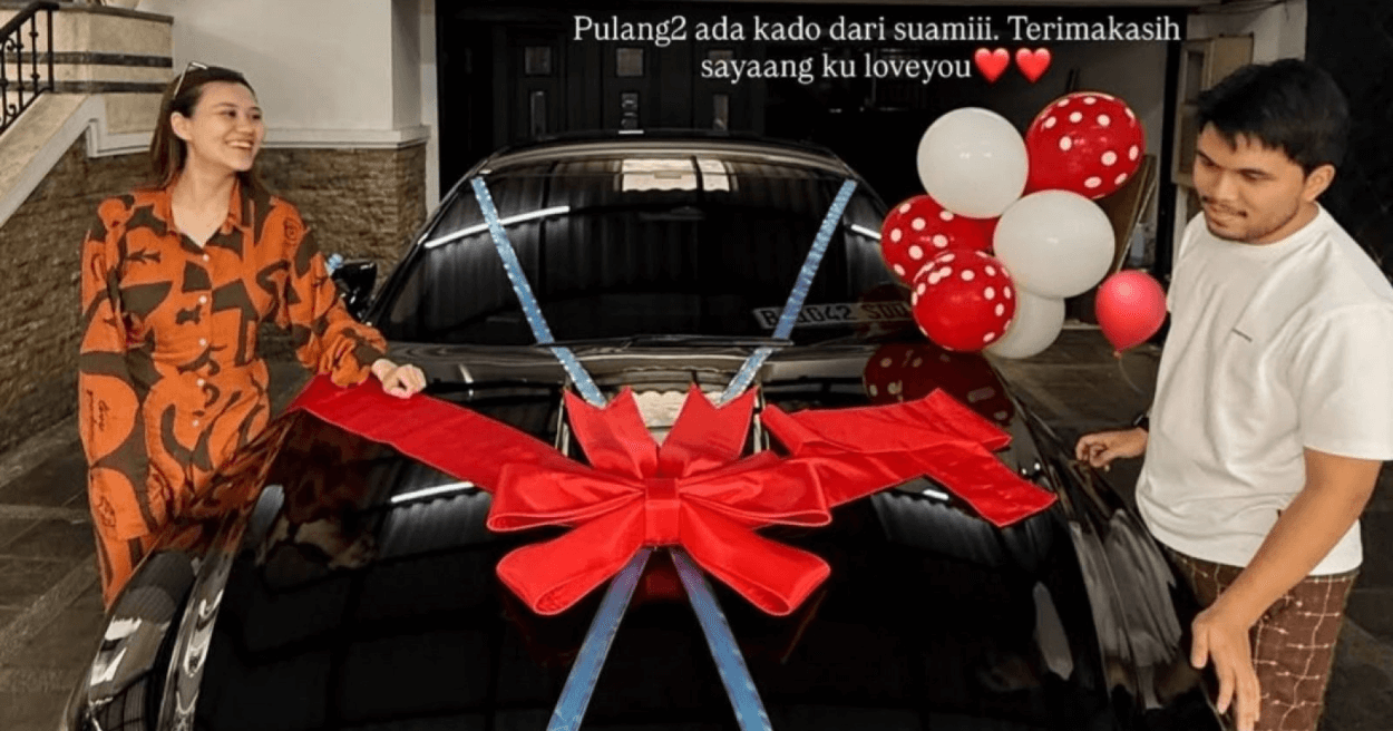 Bikin Baper! Thariq Halilintar Hadiahi Aaliyah Massaid Mobil Mewah Usai Lahiran