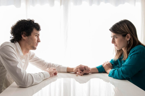 Pasangan Kamu Suka Lembur? Hati-Hati, 5 Profesi Ini Ternyata Rawan Selingkuh!