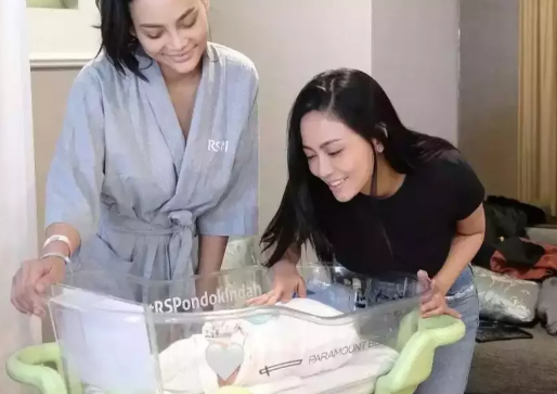 Rachel Vennya Beri Pesan Haru Usai Erika Carlina Melahirkan Anak Pertama!