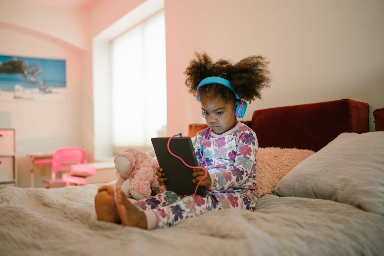 Anak Kecanduan Gadget? Ini Cara Cerdas Ubah Screen Time Jadi Waktu Belajar Seru