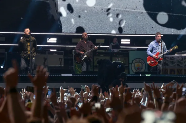 Lagi Viral! Penonton Tewas Jatuh dari Balkon Saat Konser Oasis di Wembley, Ini Kronologinya